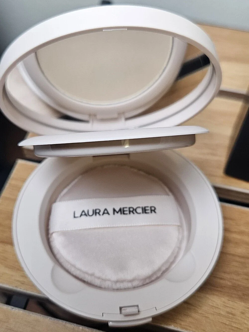Laura Mercier Translucent Pressed Setting Powder Ultra-Blur 0.22oz